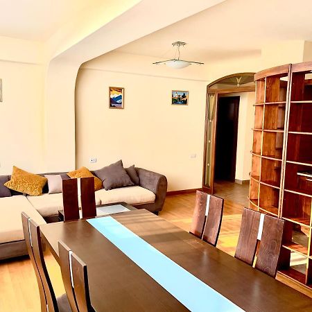 Apartment Amiryan Yerevan Bagian luar foto